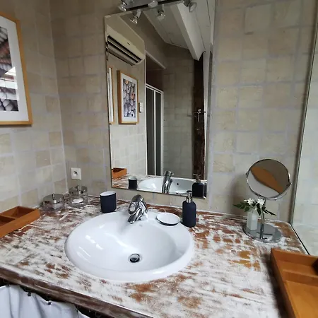 La Vie Est Belle Bed & Breakfast