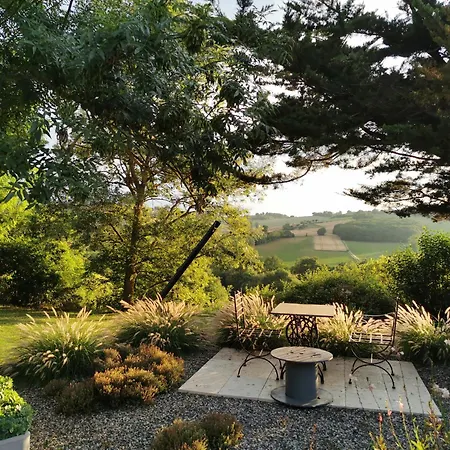 Bed and breakfast La Vie Est Belle 3*