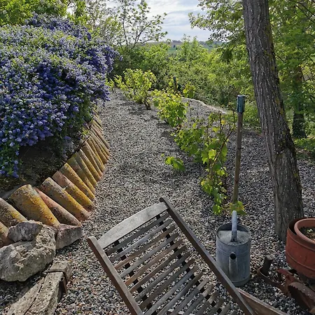 La Vie Est Belle Bed and breakfast 3*